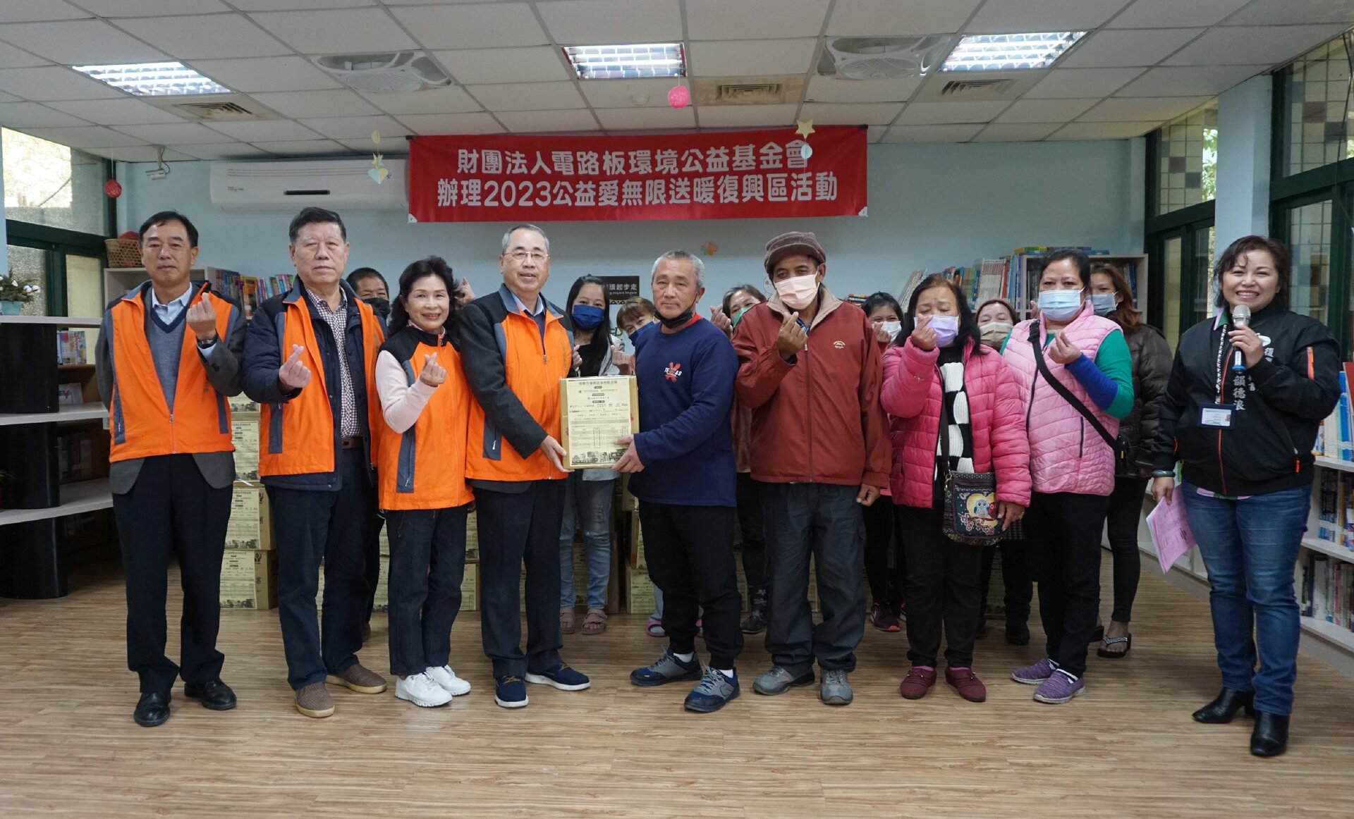 桃園市復興區公所頒發感謝狀，由TPCF 陳正雄董事長代為受獎。