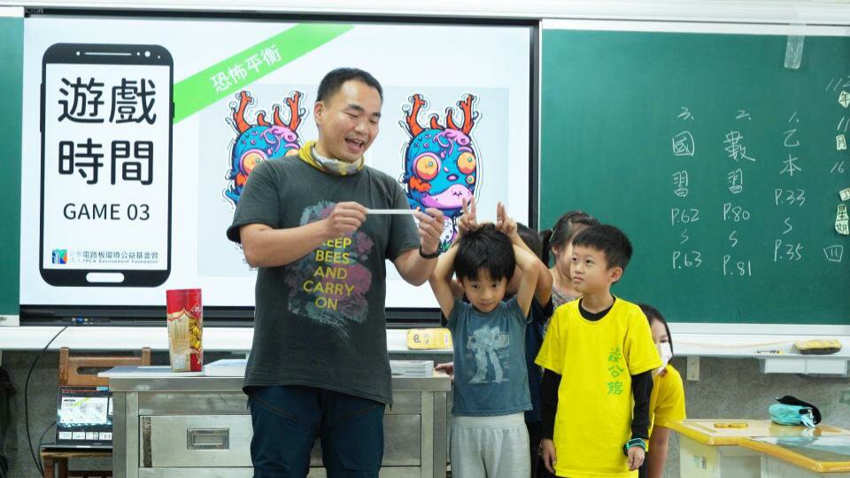 城市方舟 創辦人謝宗叡透過遊戲與孩子們互動
