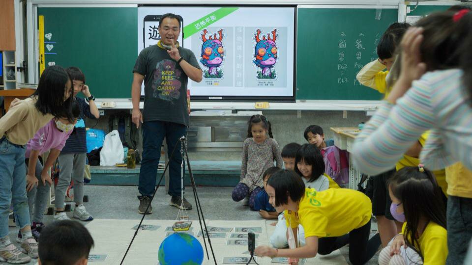 台北市公館國小學生在遊戲情境中學習
