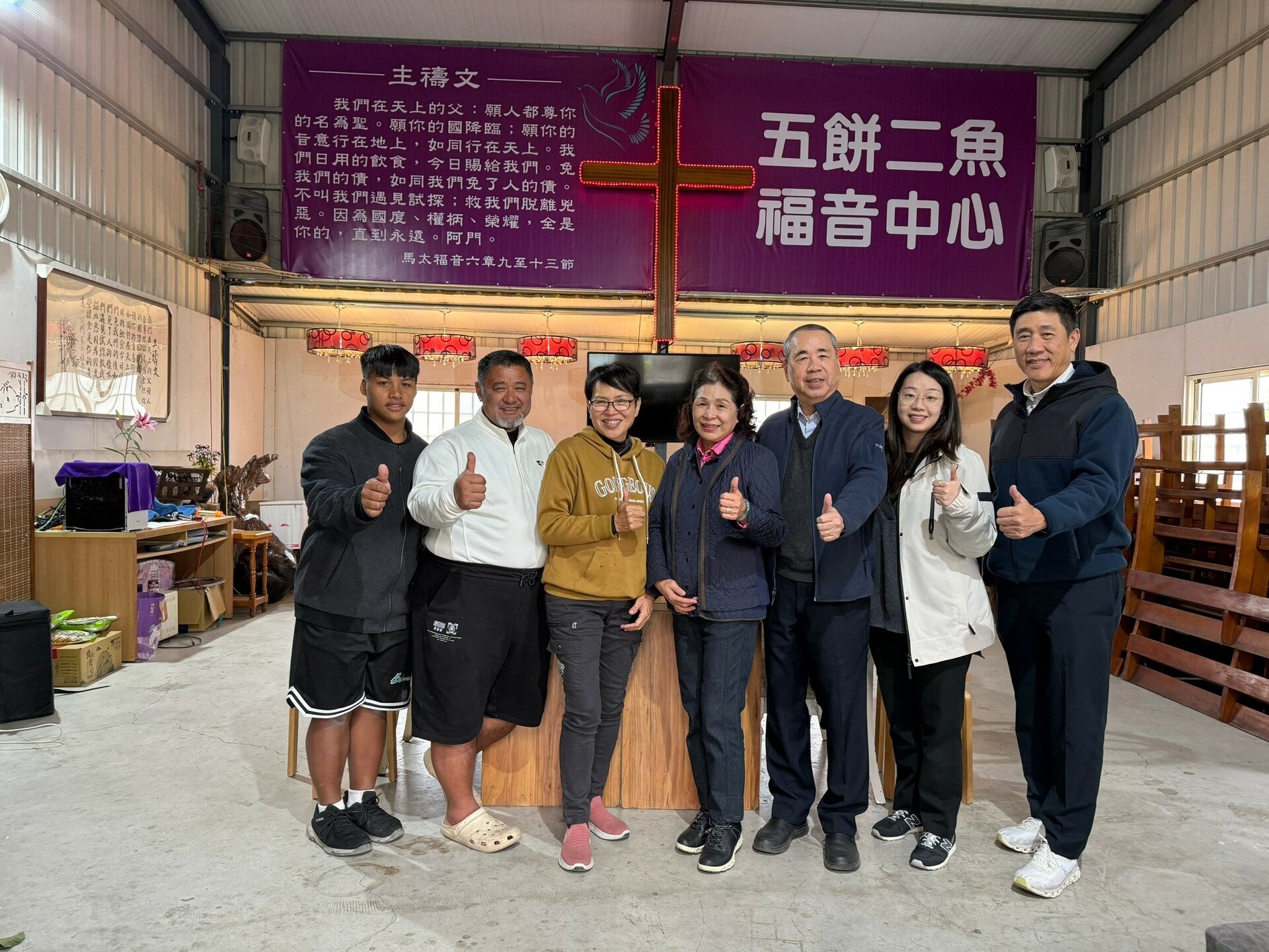 董事長陳正雄率團前往關懷小黑熊高爾夫球隊。
